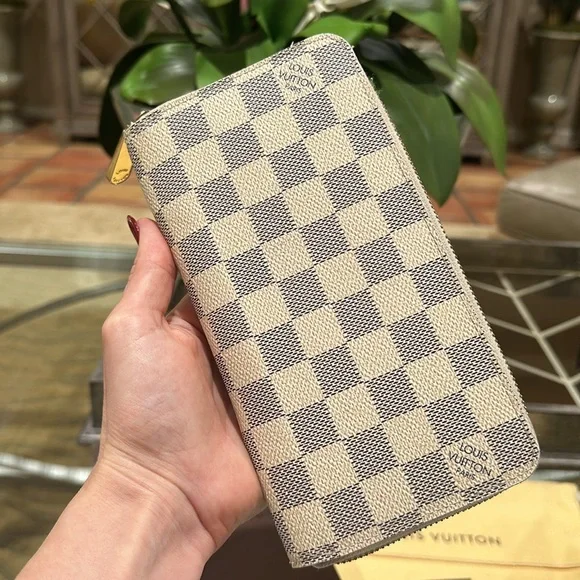 Louis Vuitton Damier Azur Zippy Wallet - Picture 2 of 12